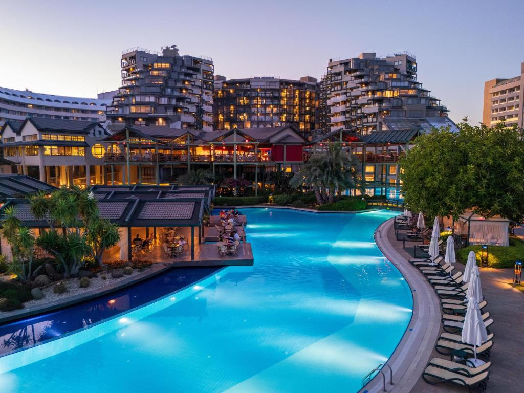 Limak Lara De Luxe Hotel & Resort 5*