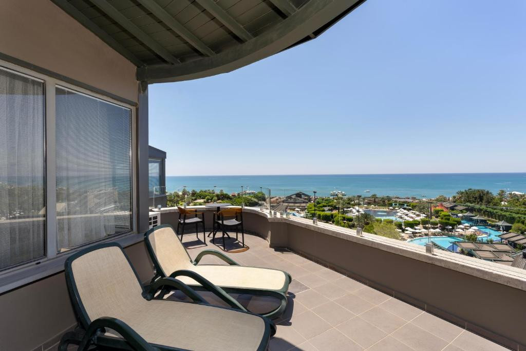 Limak Lara De Luxe Hotel & Resort 5*