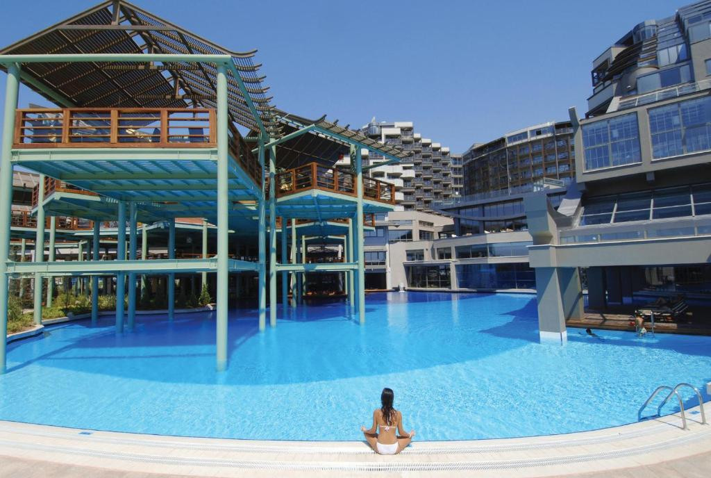 Limak Lara De Luxe Hotel & Resort 5*