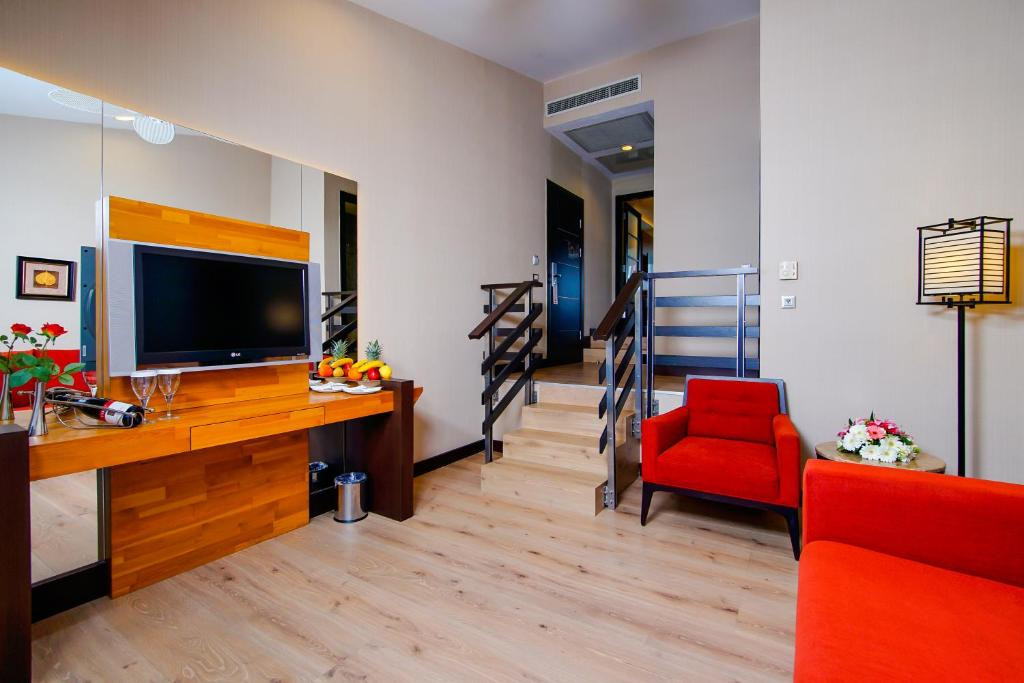 Limak Lara De Luxe Hotel & Resort 5*