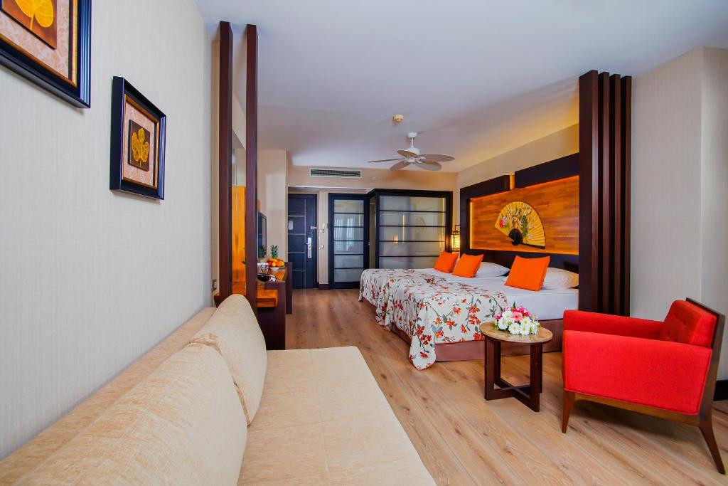 Limak Lara De Luxe Hotel & Resort 5*