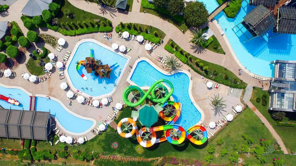 Limak Lara De Luxe Hotel & Resort 5*