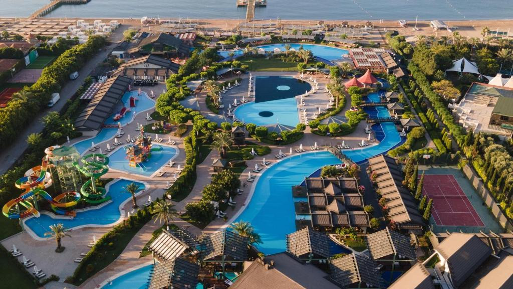 Limak Lara De Luxe Hotel & Resort 5*