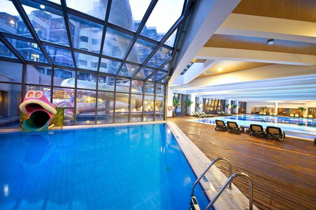 Limak Lara De Luxe Hotel & Resort 5*