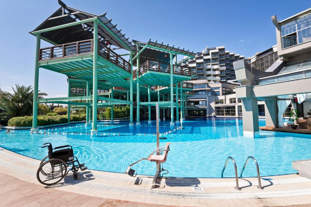 Limak Lara De Luxe Hotel & Resort 5*