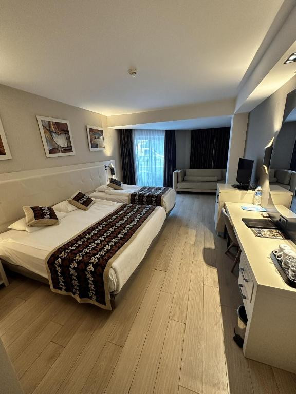 Long Beach 5*
