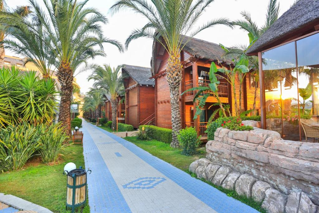 Long Beach 5*