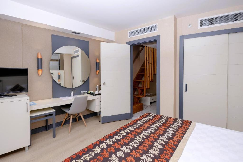 Long Beach 5*