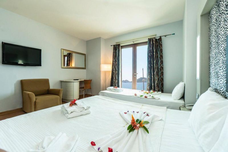 Maira Beach Hotel 3*