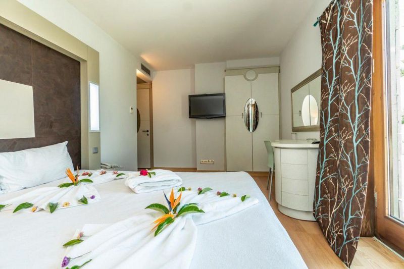 Maira Beach Hotel 3*