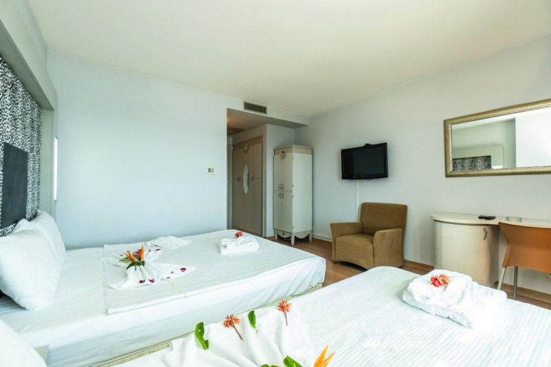 Maira Beach Hotel 3*