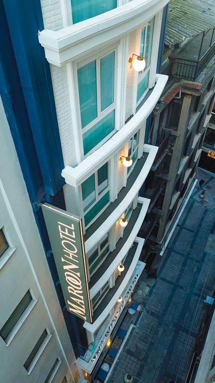 Maroon Tomtom Hotel 4*