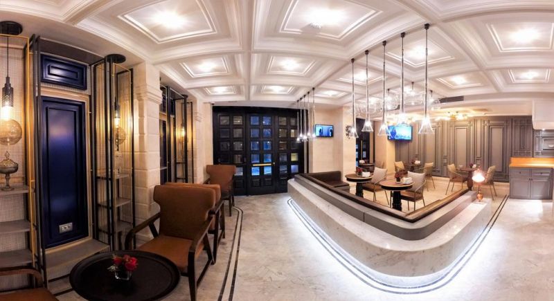 Maroon Tomtom Hotel 4*