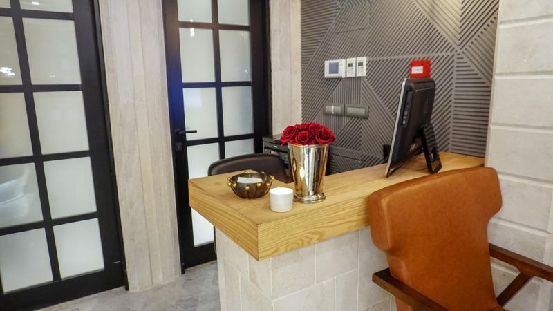 Maroon Tomtom Hotel 4*
