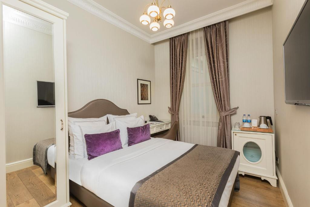 Meroddi Galata Mansion 4*