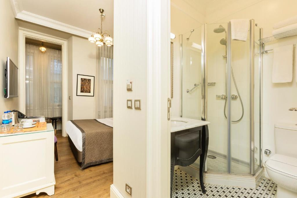 Meroddi Galata Mansion 4*