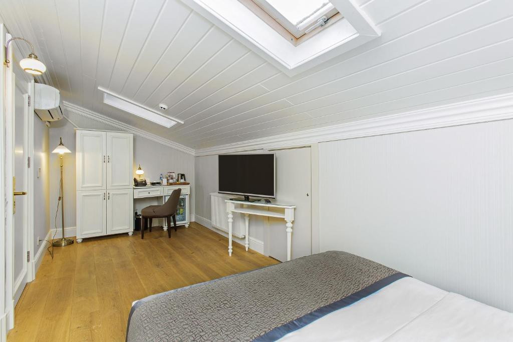 Meroddi Galata Mansion 4*
