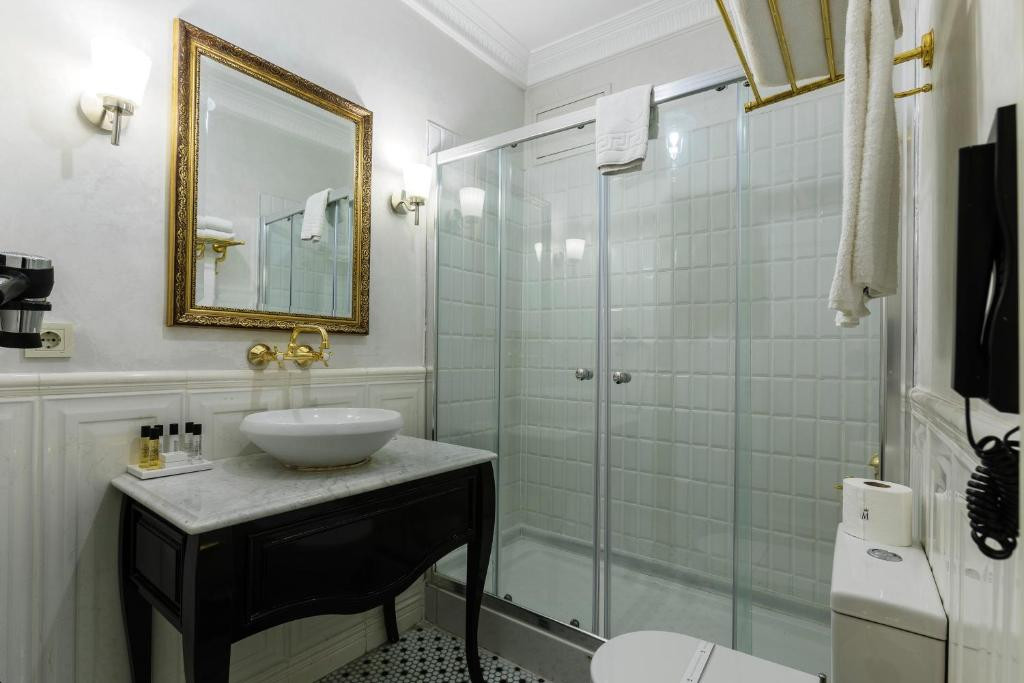 Meroddi Galata Mansion 4*