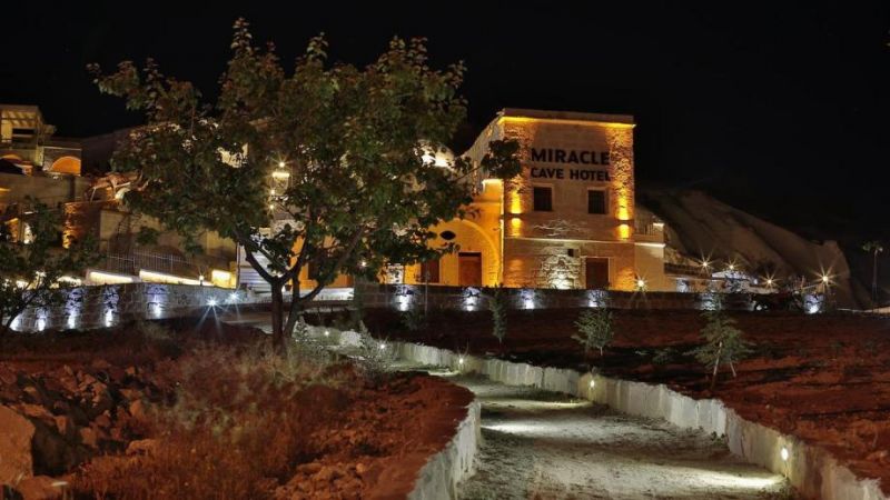 Miracle Cave Hotel 2*