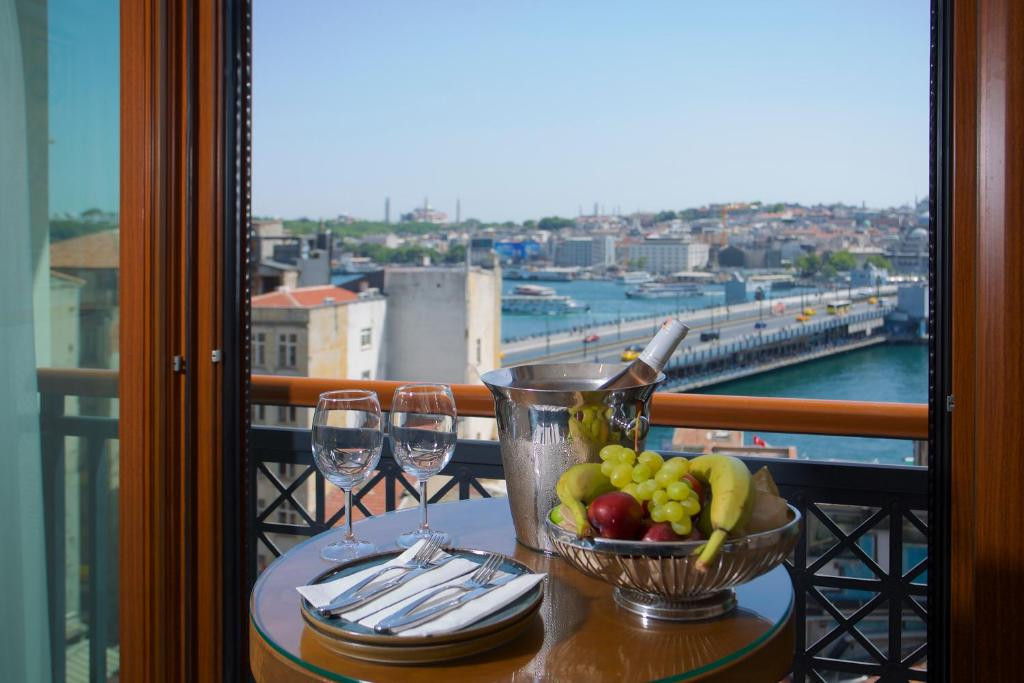 Momento Golden Horn 4*