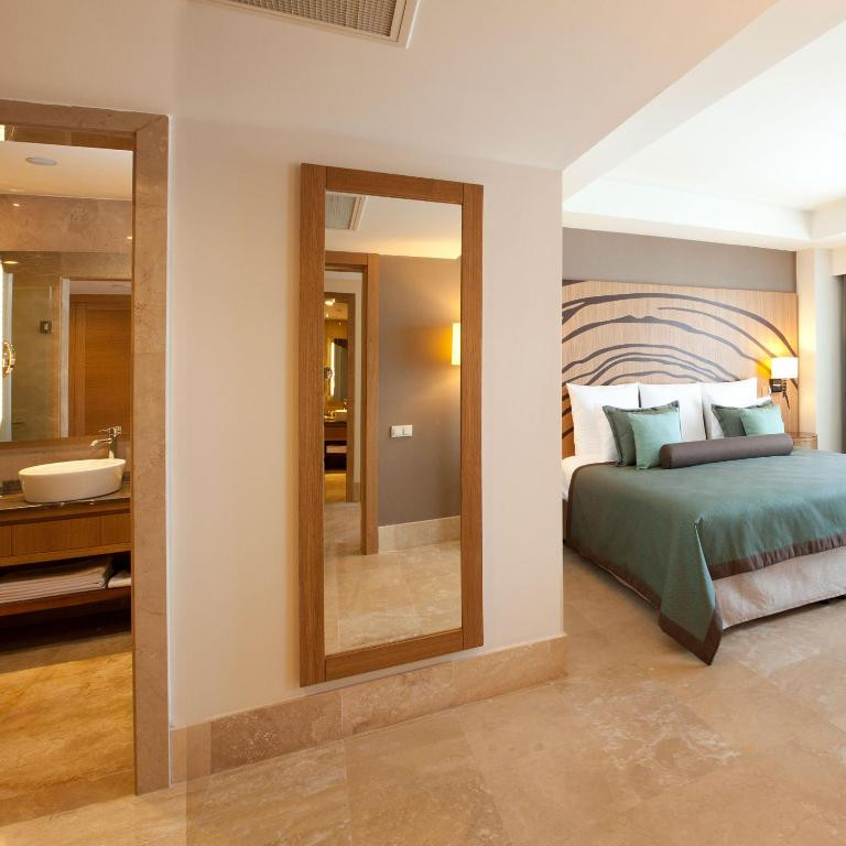 Paloma Oceana Resort 5*