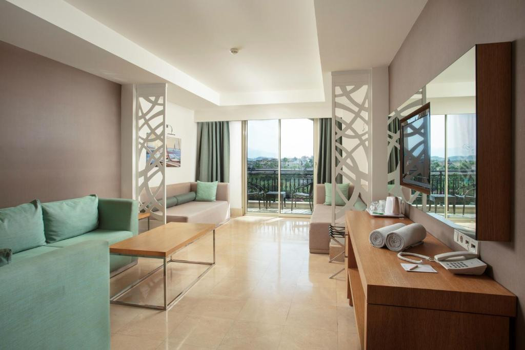 Paloma Oceana Resort 5*