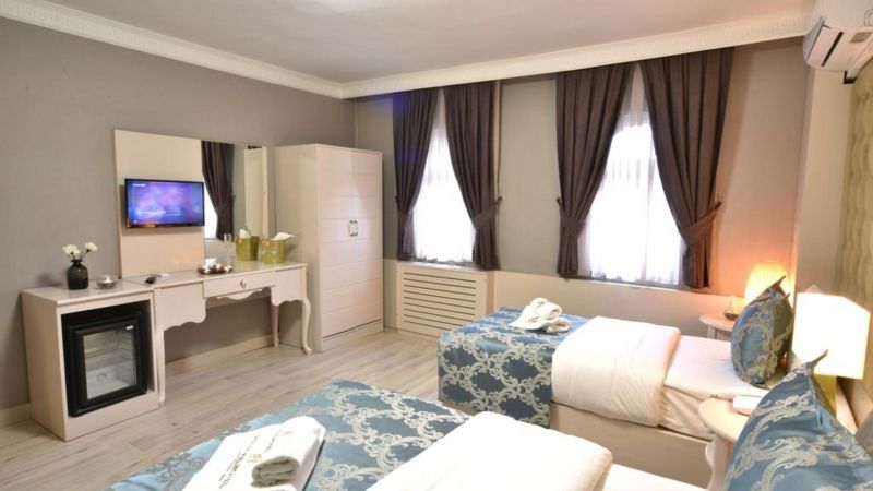 Pelican House Hotel 3*
