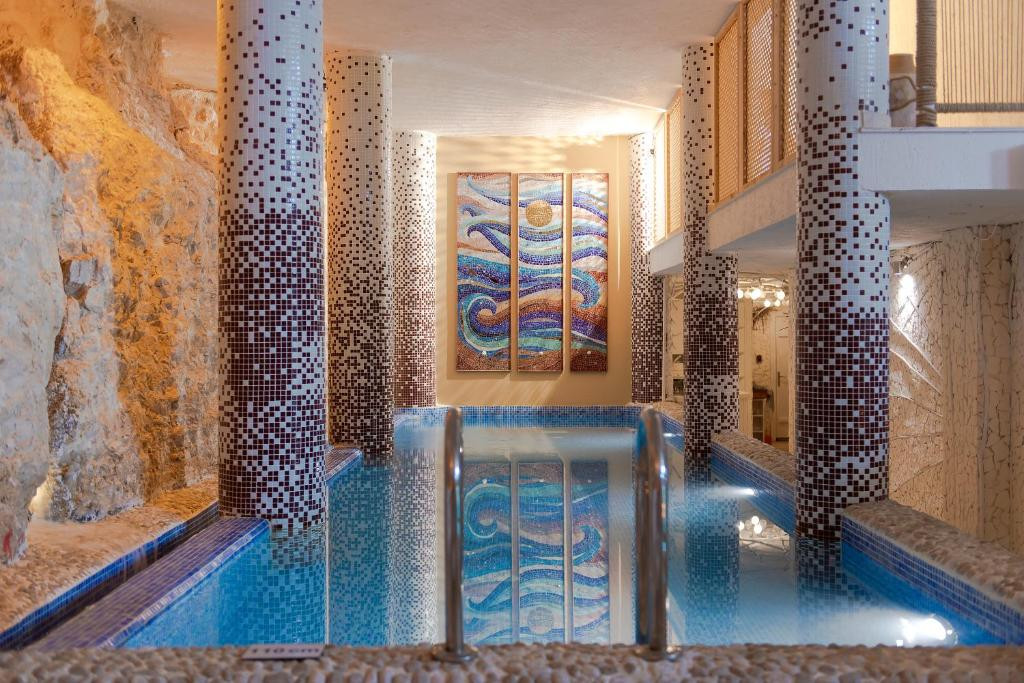 Peninsula Gardens Adults Only 14+