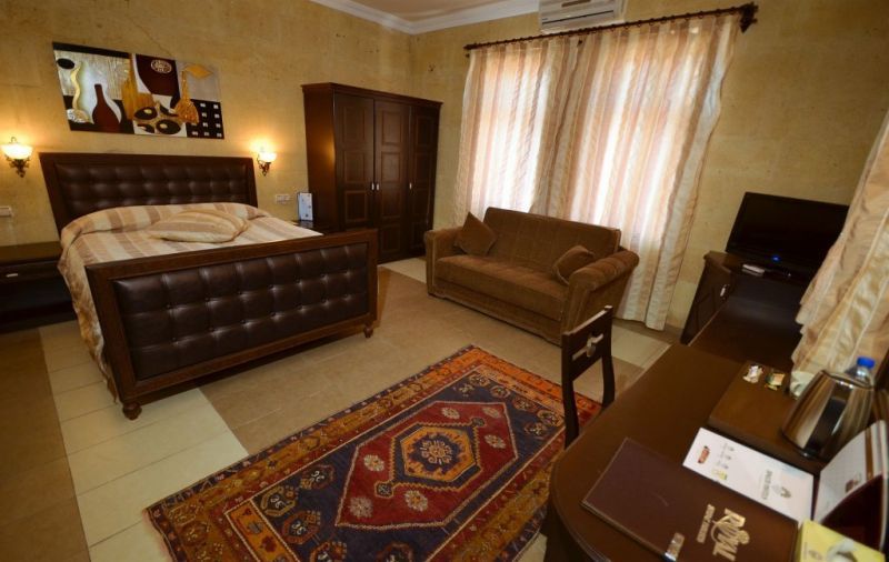 Royal Stone Houses 3*