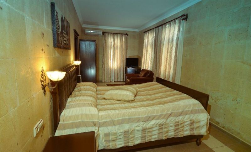 Royal Stone Houses 3*