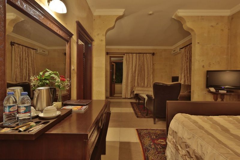 Royal Stone Houses 3*
