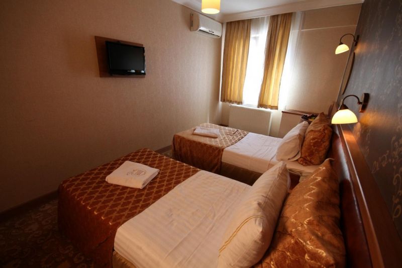 Q Hotel Old City 3*