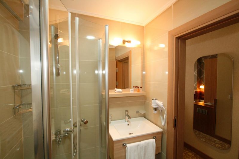 Q Hotel Old City 3*