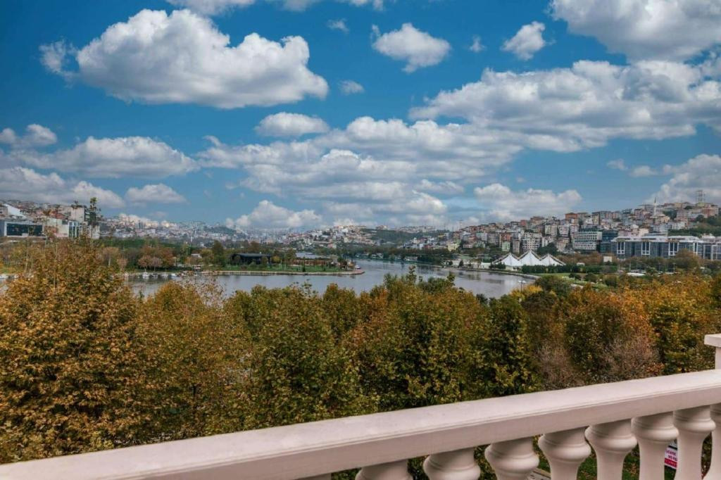 Ramada By Wyndham Istanbul Golden Horn 4*