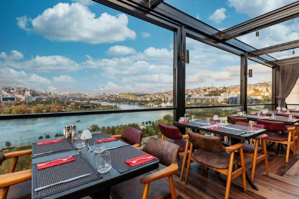 Ramada By Wyndham Istanbul Golden Horn 4*
