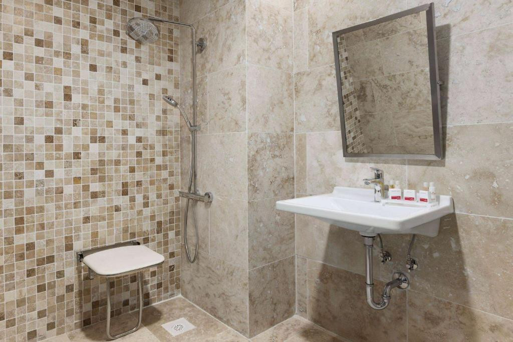 Ramada Hotel & Suites Merter 5*