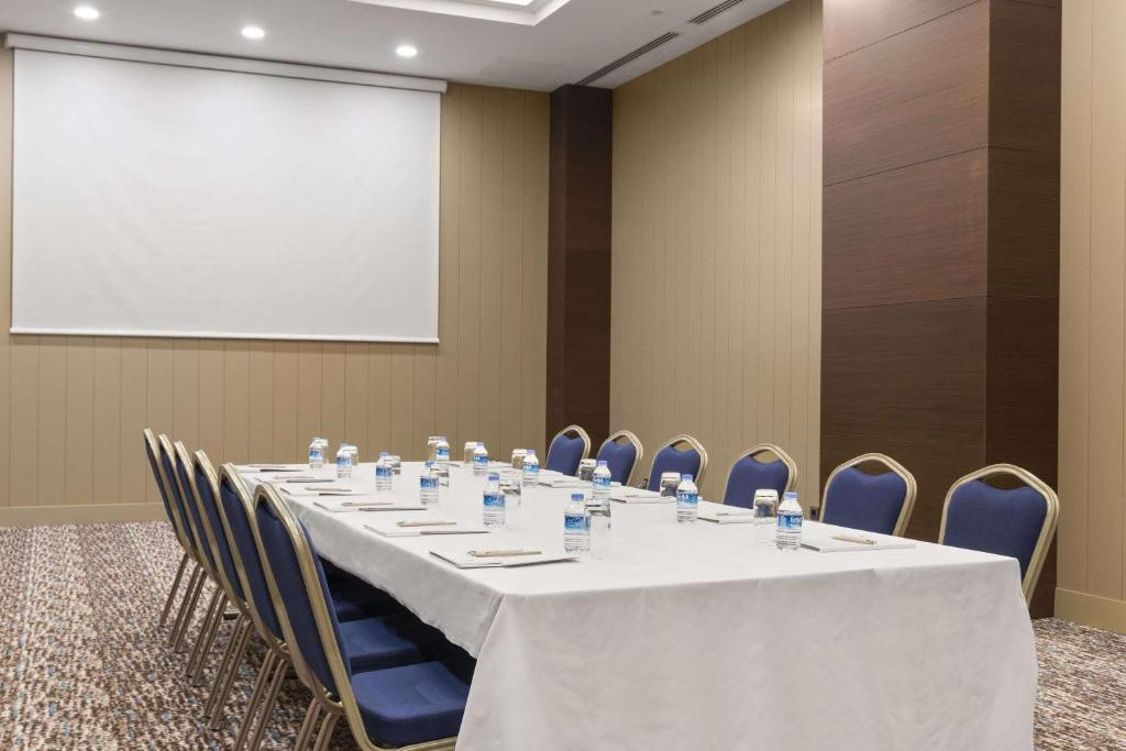 Ramada Hotel & Suites Merter 5*
