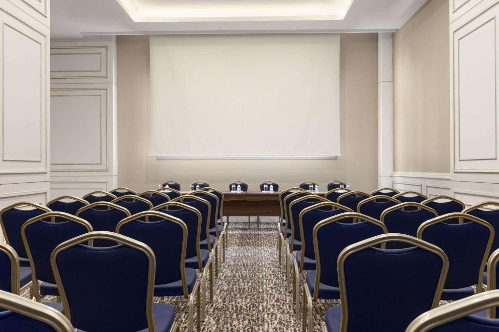 Ramada Hotel & Suites Merter 5*
