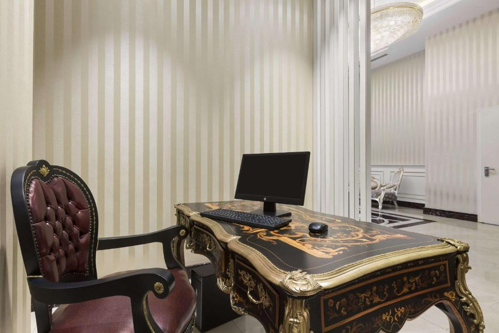 Ramada Hotel & Suites Merter 5*
