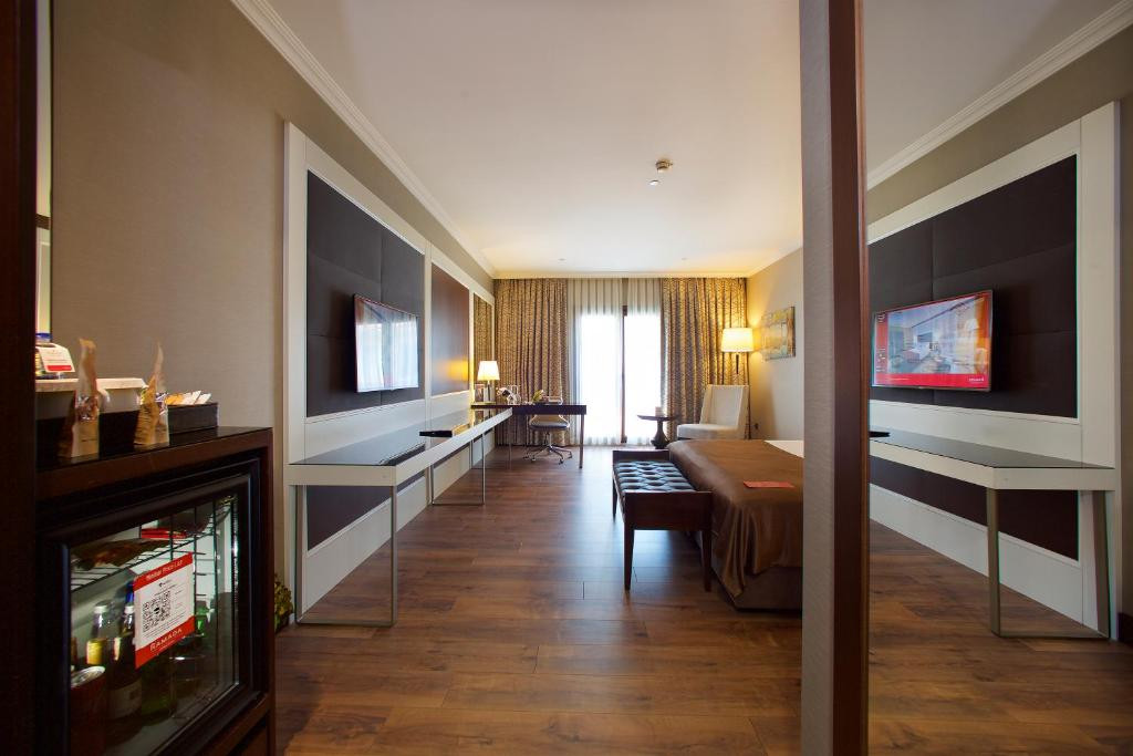 Ramada Hotel & Suites Merter 5*