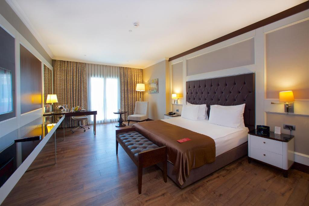 Ramada Hotel & Suites Merter 5*