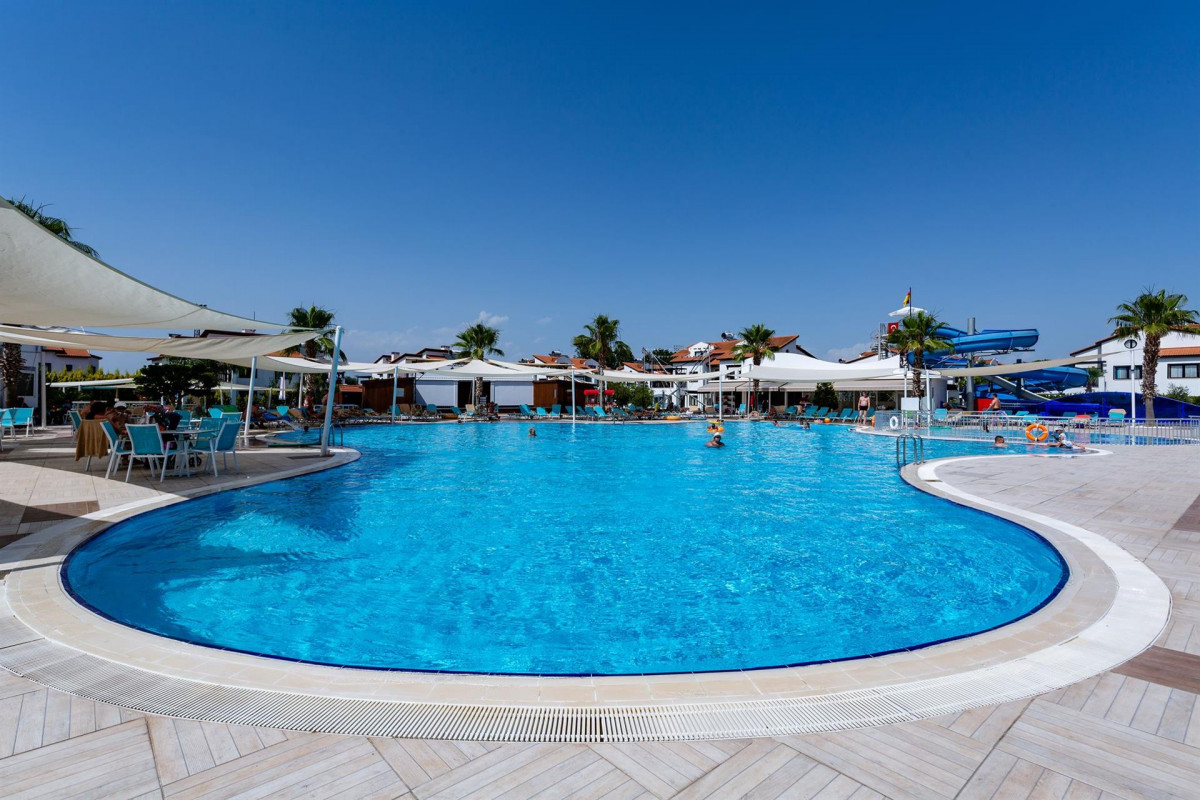 Larissa River Resort 5*