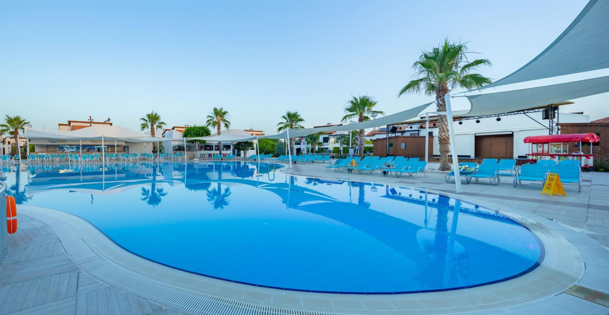 Larissa River Resort 5*
