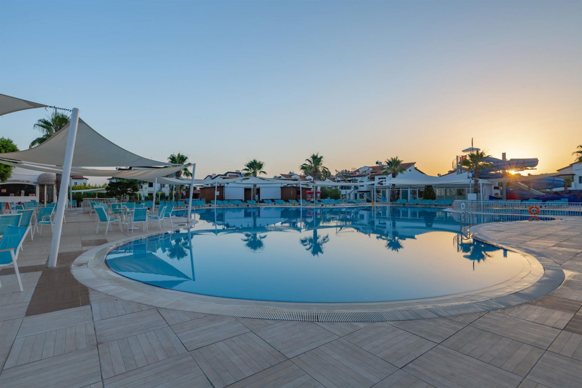 Larissa River Resort 5*