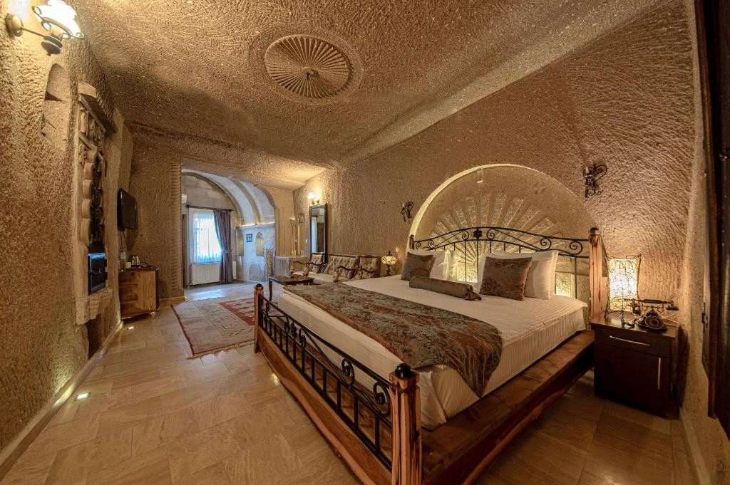 Roma Cave Suite 4*
