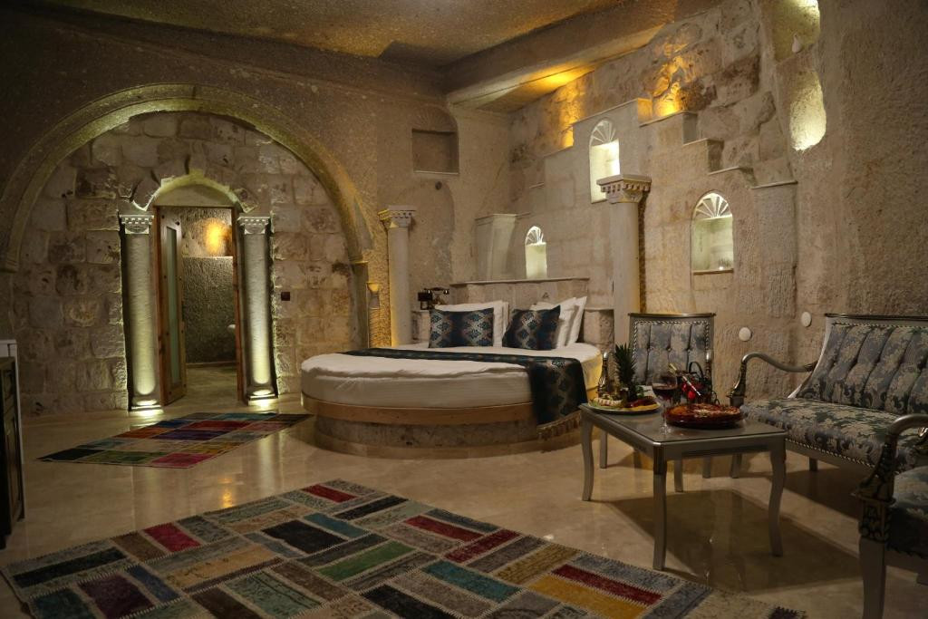 Roma Cave Suite 4*
