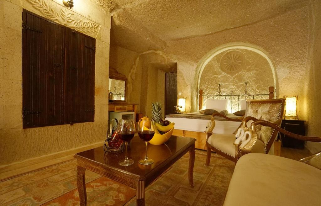 Roma Cave Suite 4*