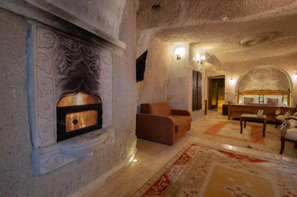 Roma Cave Suite 4*