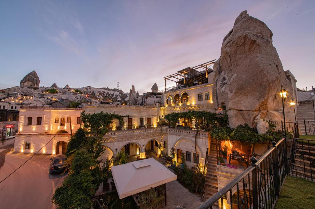Roma Cave Suite 4*