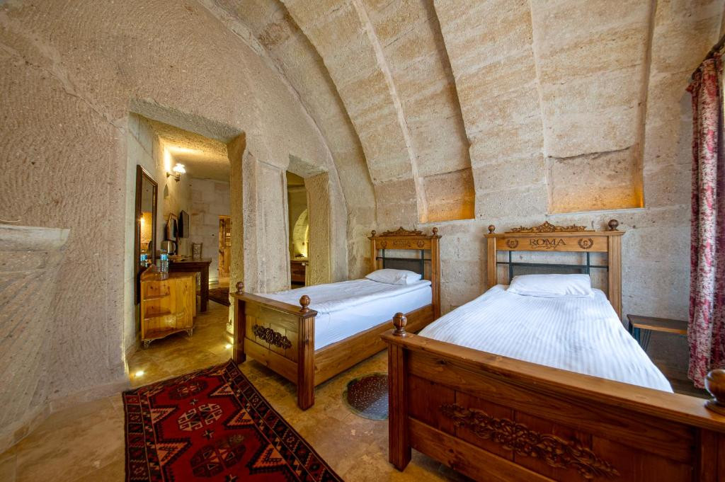 Roma Cave Suite 4*